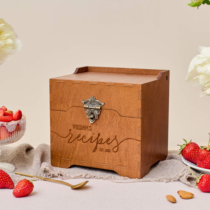 4x6 recipe box featuring vintage metal latch